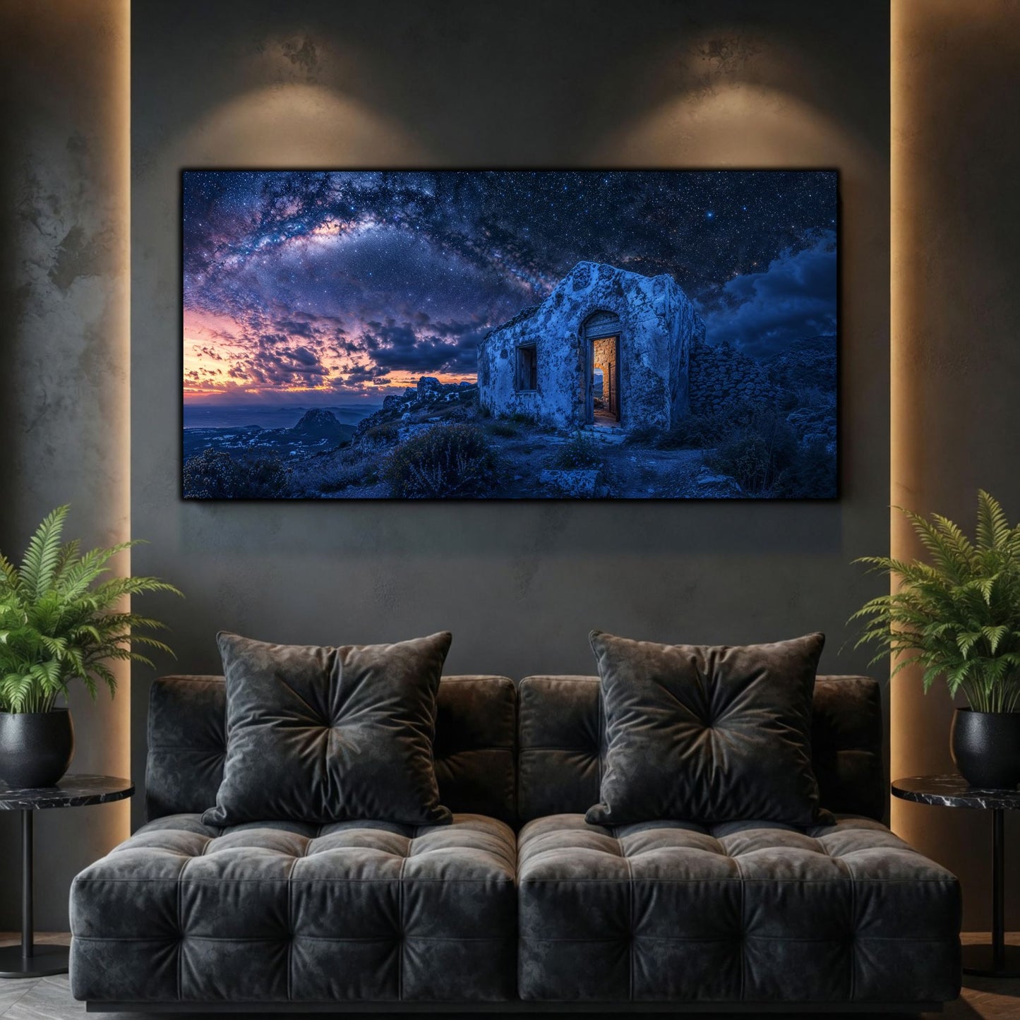 Tablouri Living Sticlă – Violet Threshold, o casă singuratică între stânci și o mare violetă, luminată de zori, artwork pe sticlă securizată