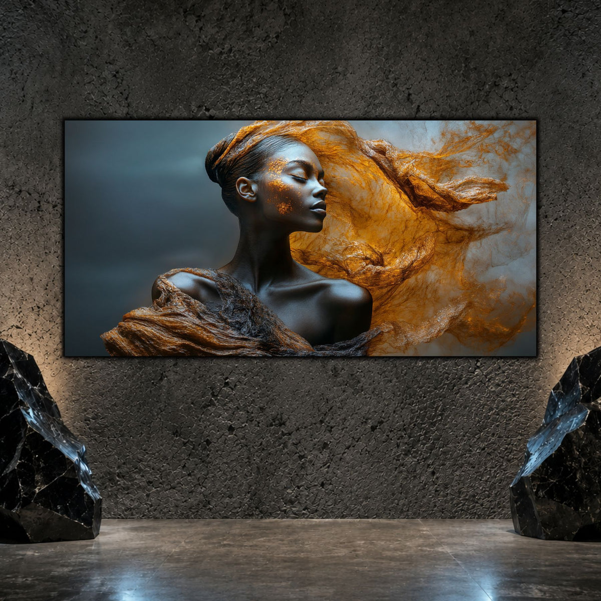 Tablou decorativ living Vălul de Aur, profil feminin înconjurat de forme aurii transparente, pe perete mineral închis.