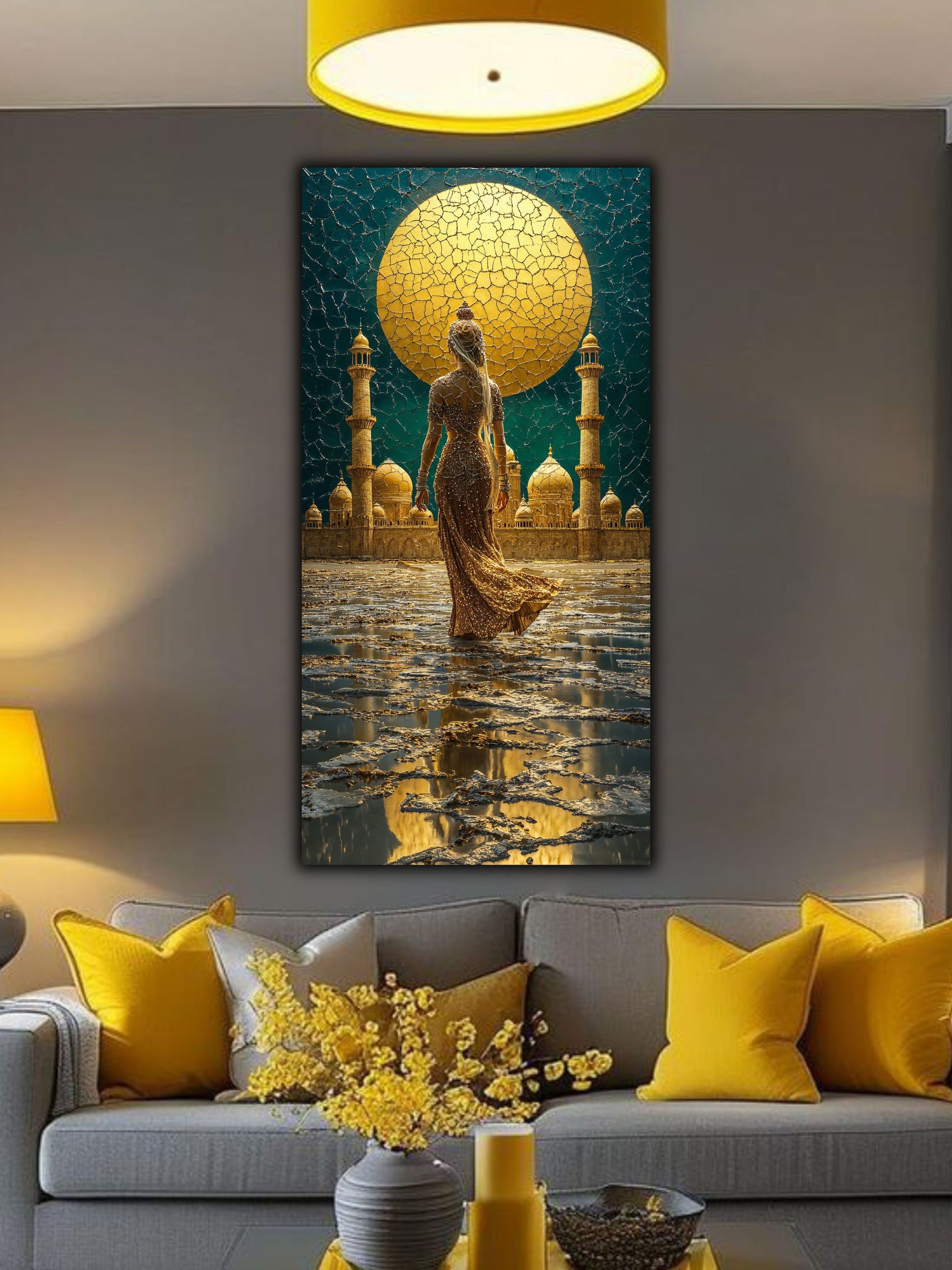 tablou living pe sticlă Templul Interior – living modern cu canapea gri și perne galbene