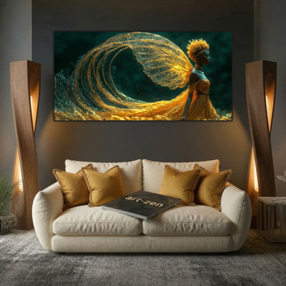 Tablou modern living Curgerea Grației cu siluetă diafană și aripă luminoasă deasupra unei canapele crem flancate de stâlpi sculptați din lemn
