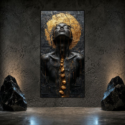 Tablou modern pentru living infatisand o silueta sculpturala in nuante aurii si dark, cu un suvoi de lumina aurie care se revarsa.