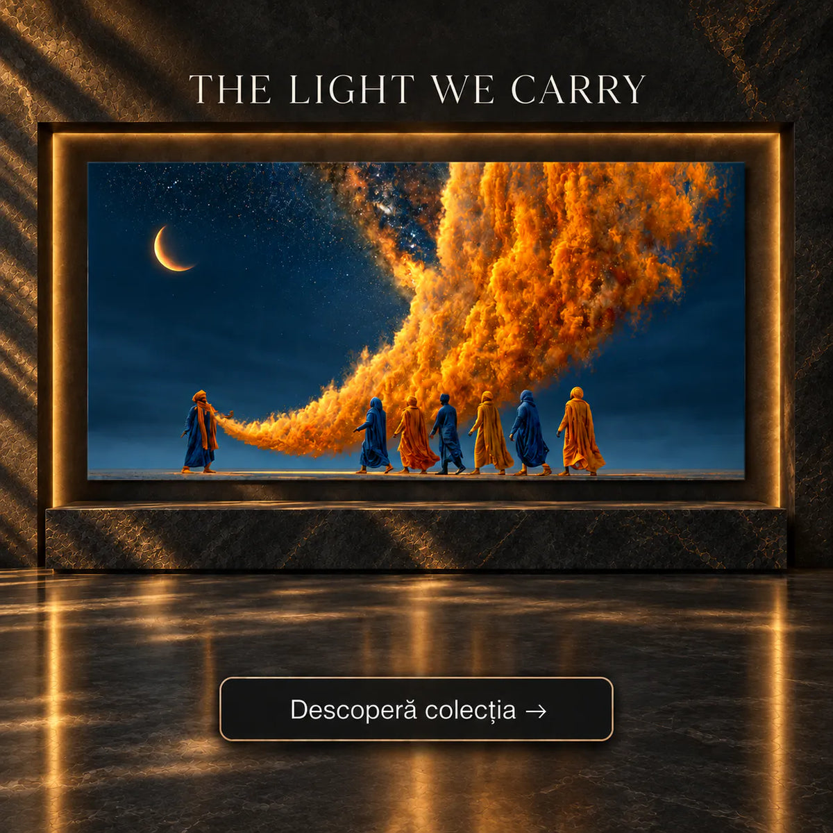 Tablou panoramic living cu procesiune nocturnă de pelerini sub semilună și val monumental de praf solar – Colecția The Light We Carry Art Zen