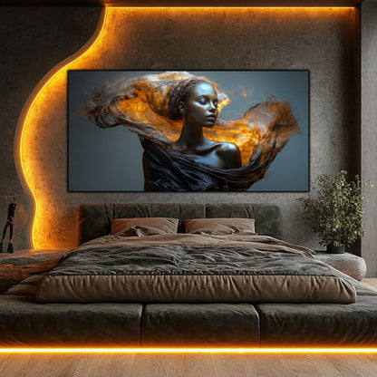 Tablou decorativ modern pe sticlă securizată – portret feminin meditativ înconjurat de vârtej organic de foc auriu și portocaliu, colecția Celestial Embrace, montat într-un living dark-modern cu canapea neagră din piele


